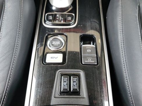 Used 2018 Mitsubishi Outlander image 23