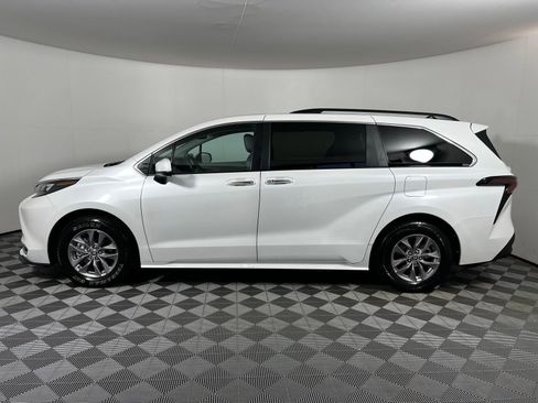 Certified 2024 Toyota Sienna XLE image 8