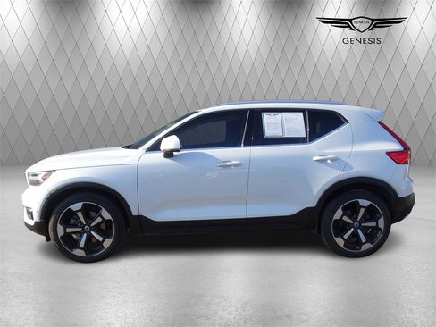 Used 2019 Volvo XC40 T5 Inscription image 2