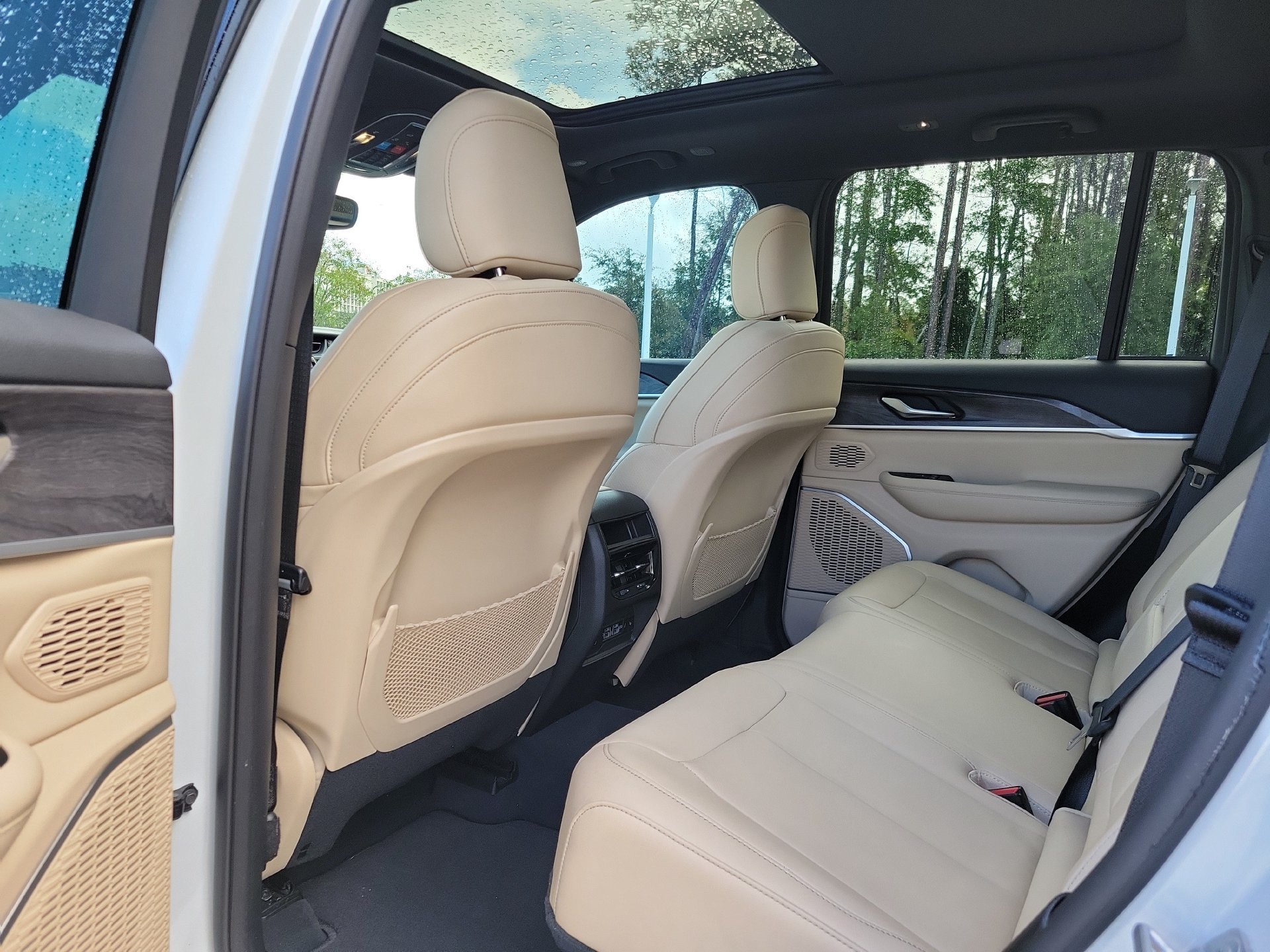 Used 2023 Jeep Grand Cherokee 4WD 4xe image 16