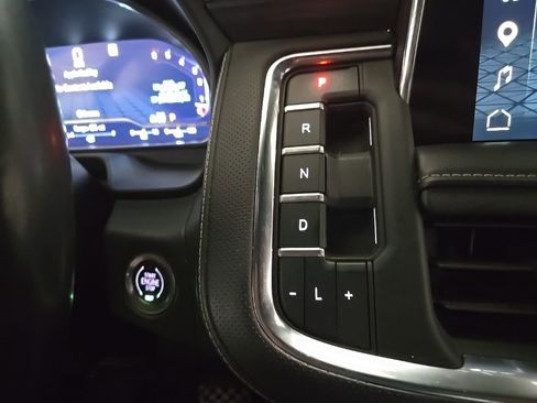 Used 2023 GMC Yukon XL SLT AWD/4WD image 30