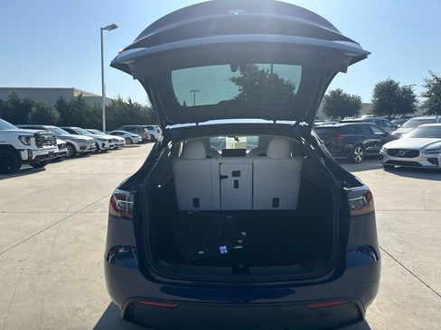 Used 2023 Tesla Model Y Long Range AWD/4WD image 12