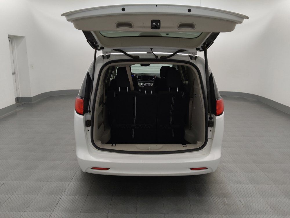 Used 2023 Chrysler Voyager LX FWD image 29
