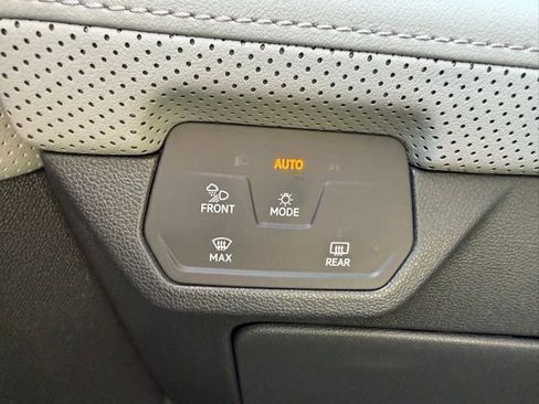 Used 2024 Volkswagen Atlas Peak Edition SE AWD/4WD image 21