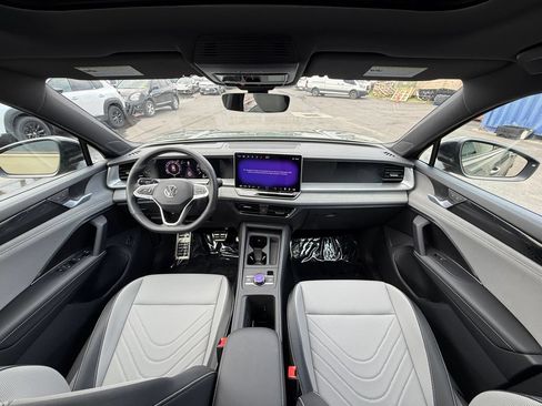 Used 2025 Volkswagen Tiguan SE R-Line FWD image 23