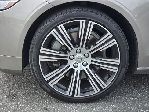 Used 2021 Volvo S90 T6 Inscription image 25