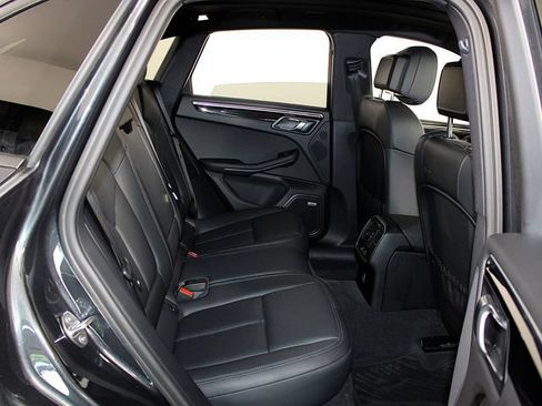 Certified 2023 Porsche Macan AWD/4WD image 24