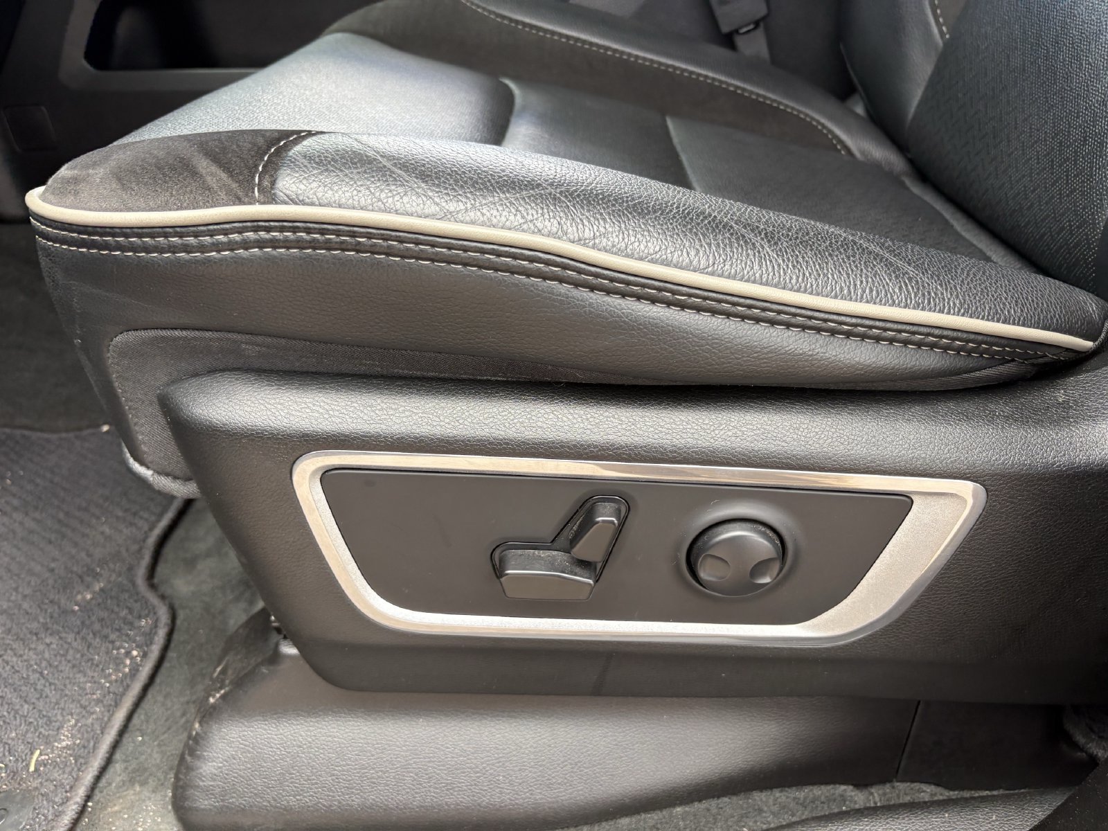 Used 2023 RAM 1500 Laramie AWD/4WD image 24