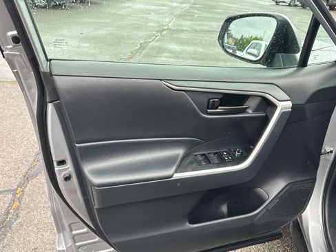 Used 2025 Toyota RAV4 LE AWD/4WD image 12