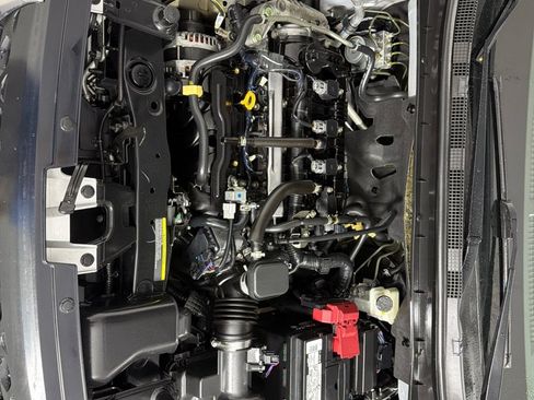 Used 2018 Nissan Kicks SR w/ Premium Package FWD image 24