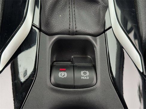 Used 2023 Toyota Corolla Cross XLE image 21