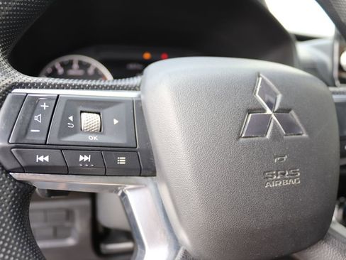 Used 2022 Mitsubishi Outlander ES image 10