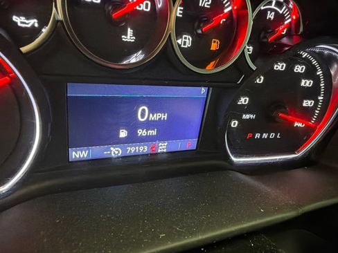 Used 2022 Chevrolet Silverado 1500 LT AWD/4WD image 3