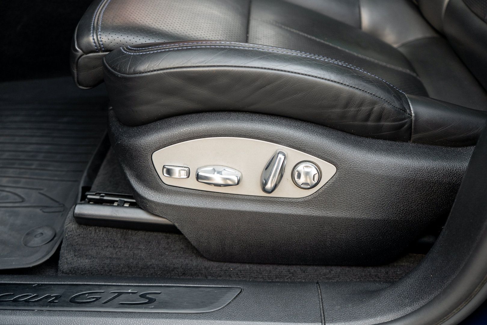 Used 2022 Porsche Macan GTS AWD/4WD image 13