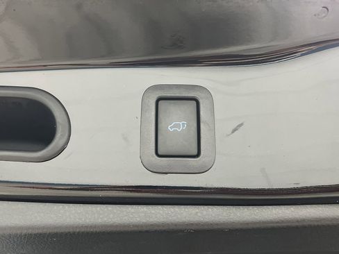 Used 2015 Toyota Highlander XLE image 16