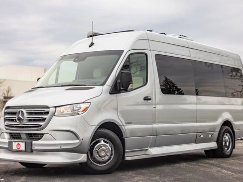 Used 2019 Mercedes-Benz Sprinter 170 w/ Premium Plus Package image 2