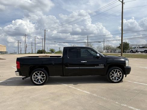 Used 2011 Chevrolet Silverado 1500 LT w/ Texas Edition RWD image 6