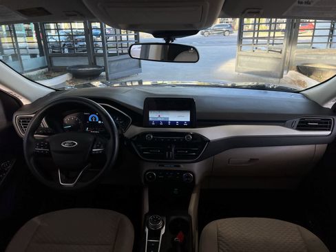 Used 2022 Ford Escape SE w/ SE Sport Appearance Package image 9