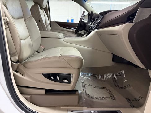 Used 2017 Cadillac Escalade Premium Luxury RWD image 50