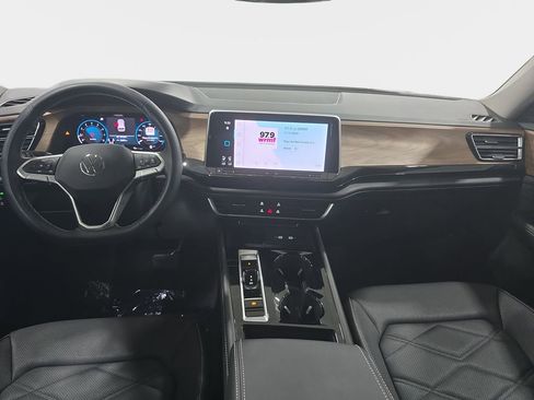 Used 2024 Volkswagen Atlas SE w/ Panoramic Sunroof Package image 10