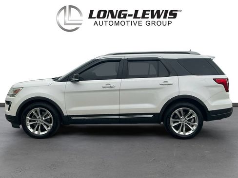 Used 2018 Ford Explorer XLT w/ Equipment Group 202A FWD image 2