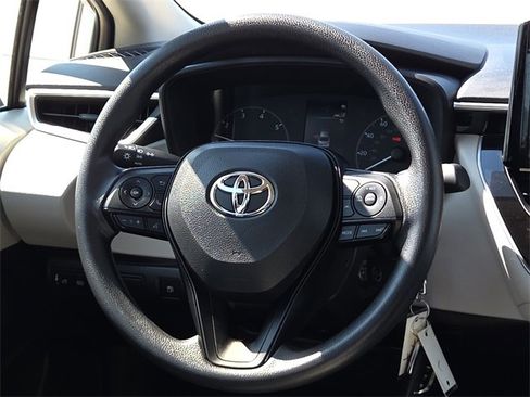 Used 2025 Toyota Corolla XLE image 12