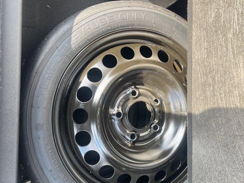 Used 2023 GMC Terrain SLT image 18