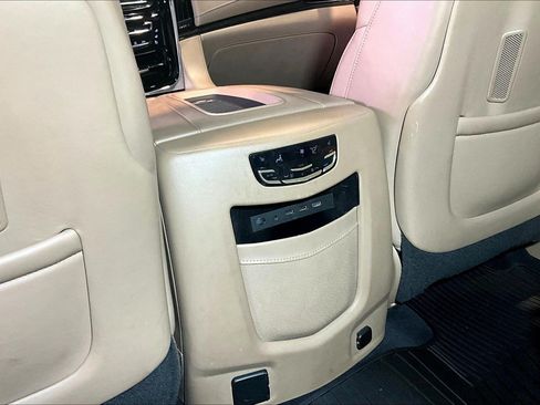Used 2018 Cadillac Escalade ESV Platinum AWD/4WD image 11