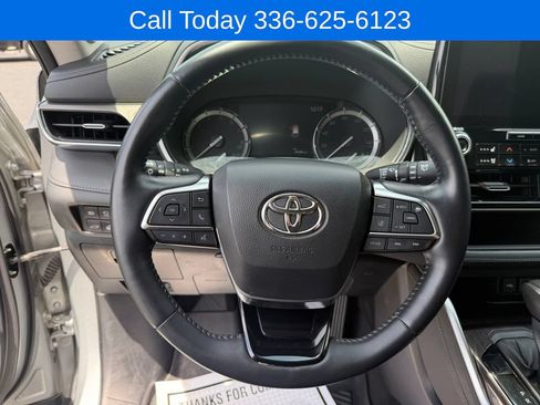 Used 2021 Toyota Highlander Limited FWD image 18