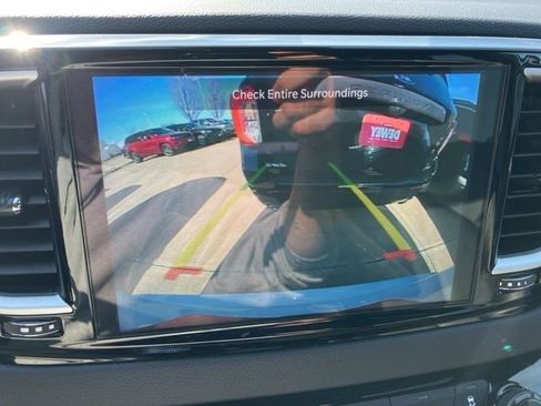 Used 2025 Chrysler Pacifica Select FWD image 16