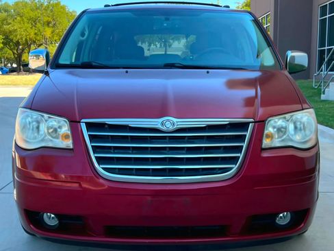 Used 2010 Chrysler Town & Country Touring Plus w/ Safetytec Group FWD image 2