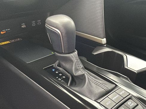 Used 2025 Toyota Camry SE w/ Convenience Package image 26