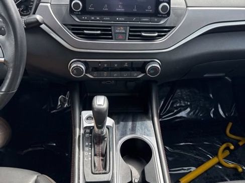 Used 2024 Nissan Altima 2.5 SR FWD image 17