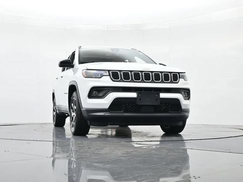 Used 2024 Jeep Compass Latitude AWD/4WD image 34