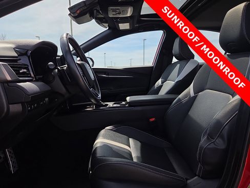 Used 2025 Toyota Camry SE w/ Convenience Package FWD image 15