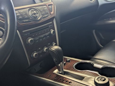 Used 2017 Nissan Pathfinder Platinum w/ Cargo Package image 37