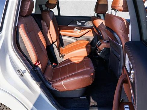 Used 2024 Mercedes-Benz GLS 580 4MATIC image 26
