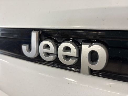 Used 2024 Jeep Grand Cherokee Limited AWD/4WD image 9