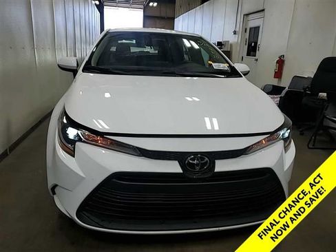 Used 2025 Toyota Corolla LE w/ Convenience Package FWD image 25