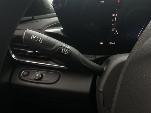 Used 2025 Buick Envista Preferred FWD image 33