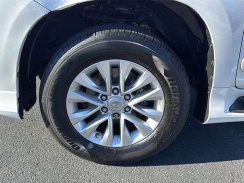 Used 2019 Lexus GX 460 image 9