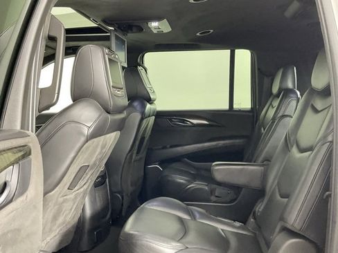 Used 2019 Cadillac Escalade ESV Platinum image 18