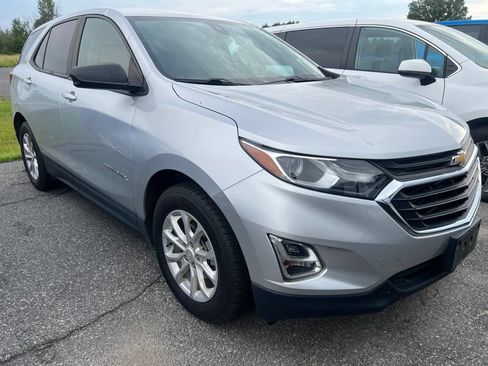Used 2020 Chevrolet Equinox LS w/ LS Convenience Package FWD image 2