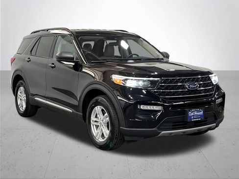Used 2023 Ford Explorer XLT w/ Equipment Group 202A AWD/4WD image 8