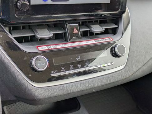 Used 2025 Toyota Corolla LE image 22