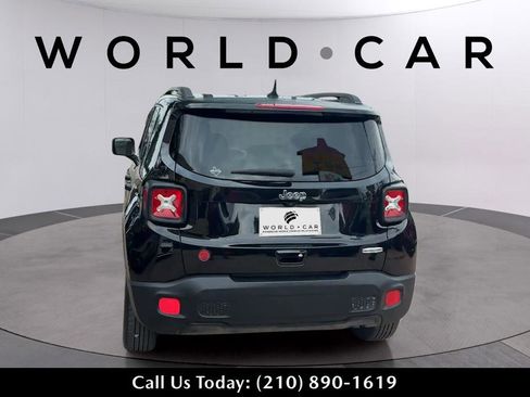 Used 2018 Jeep Renegade Latitude FWD image 8