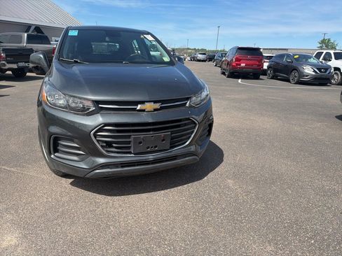 Used 2020 Chevrolet Trax LS AWD/4WD image 2