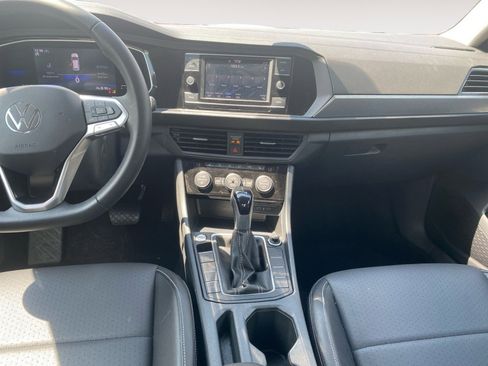 Used 2022 Volkswagen Jetta SE FWD image 11