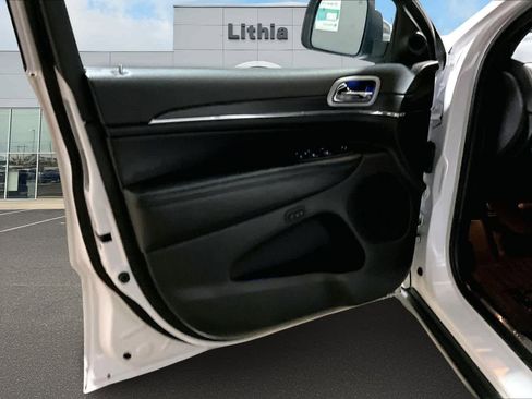 Used 2020 Jeep Grand Cherokee Limited w/ Luxury Group II image 28