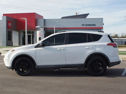 Used 2016 Toyota RAV4 LE image 7